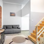 Central And Homey Apartment With Good Transport Link