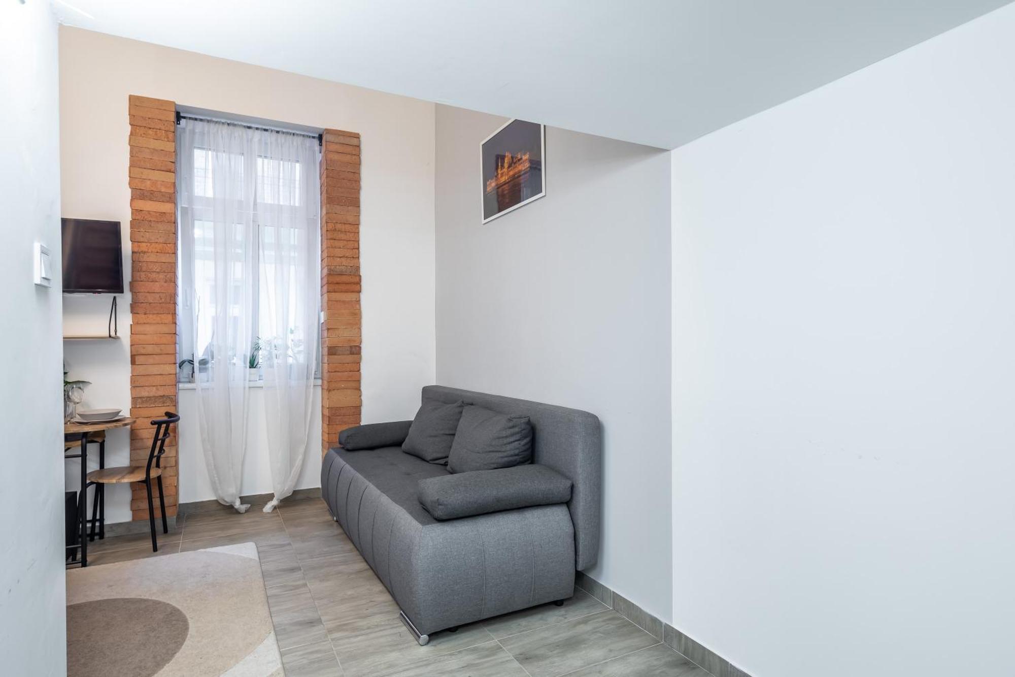 Apartman And Homey With Good Transport Link