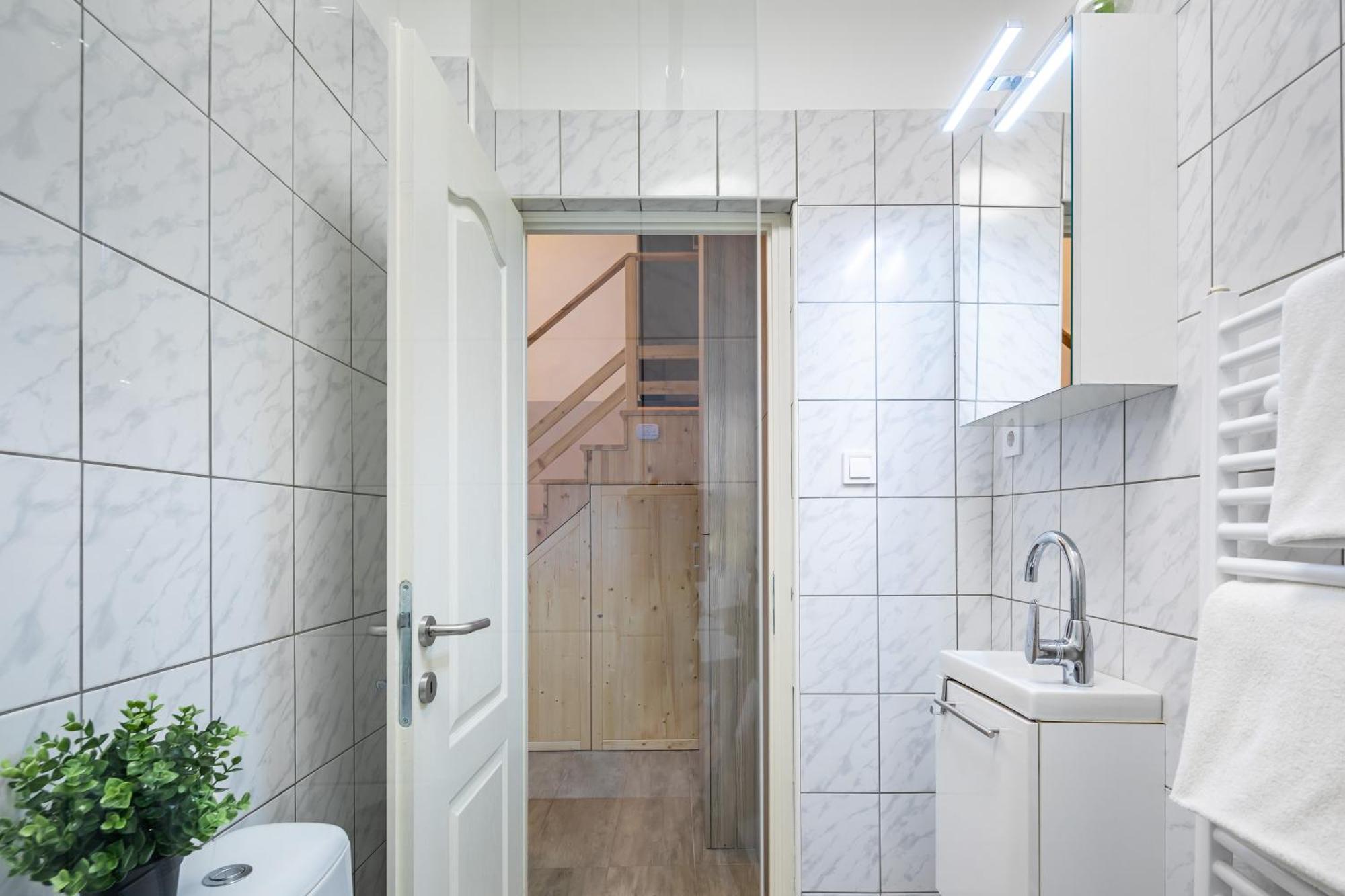 Apartman And Homey With Good Transport Link Budapest