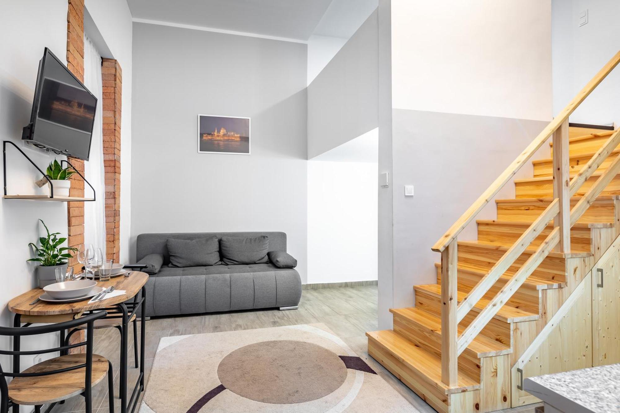 Apartament And Homey With Good Transport Link