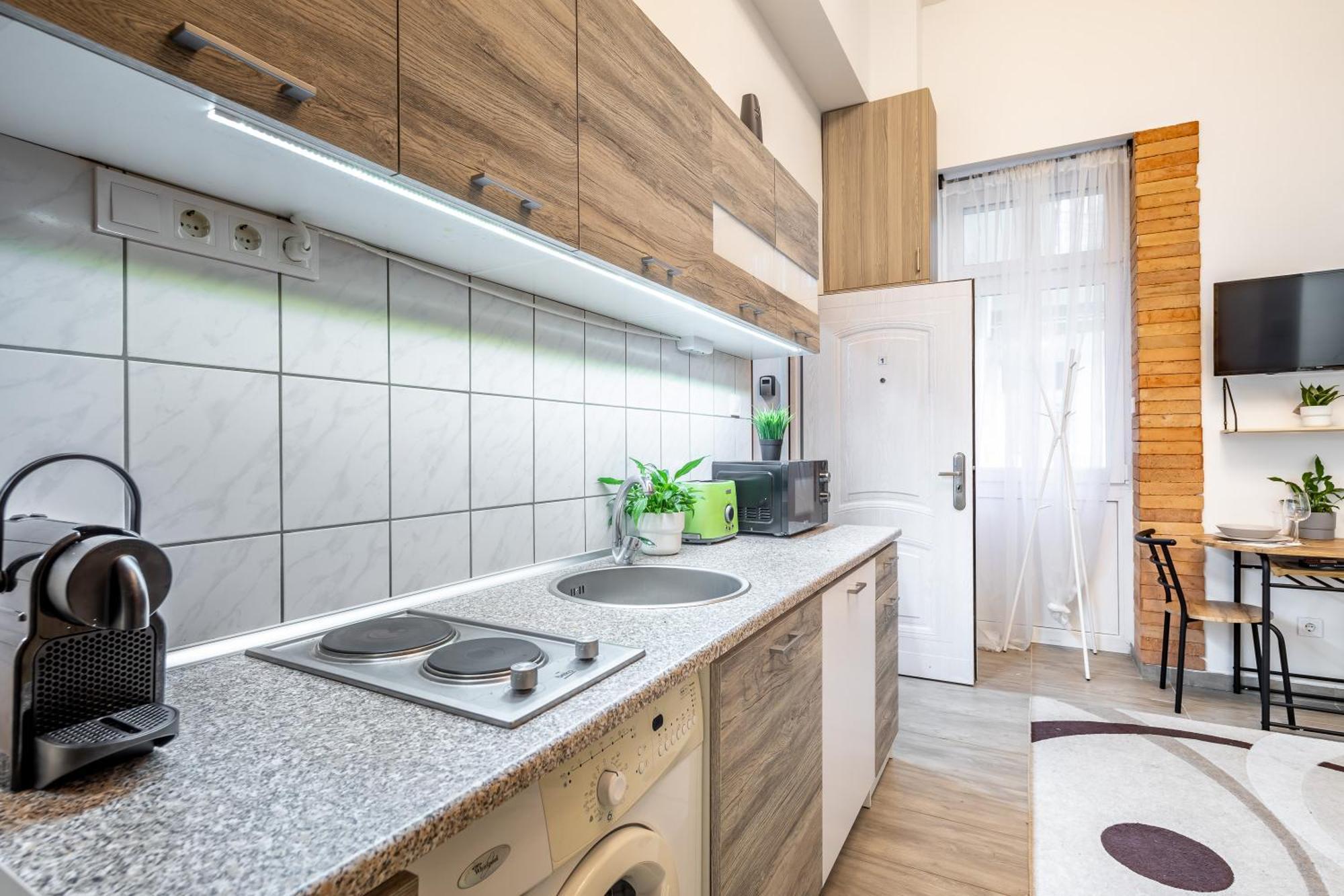 And Homey With Good Transport Link Apartman *