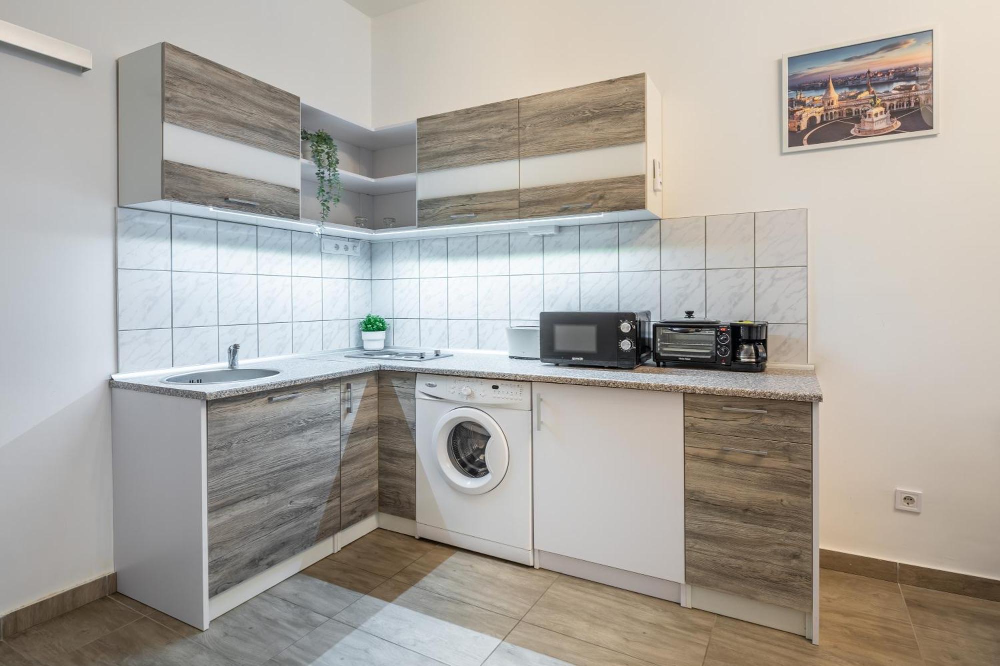 And Homey With Good Transport Link Apartman *