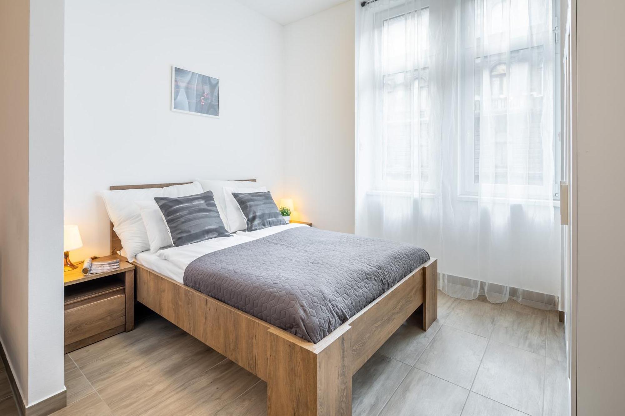And Homey With Good Transport Link Apartman *