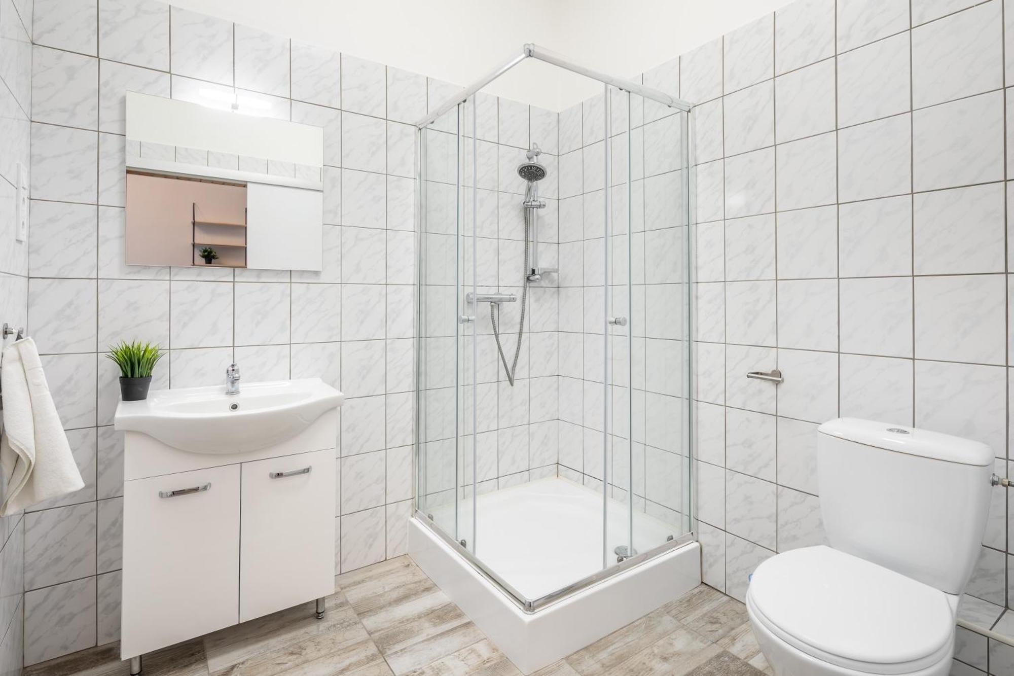 And Homey With Good Transport Link Apartman