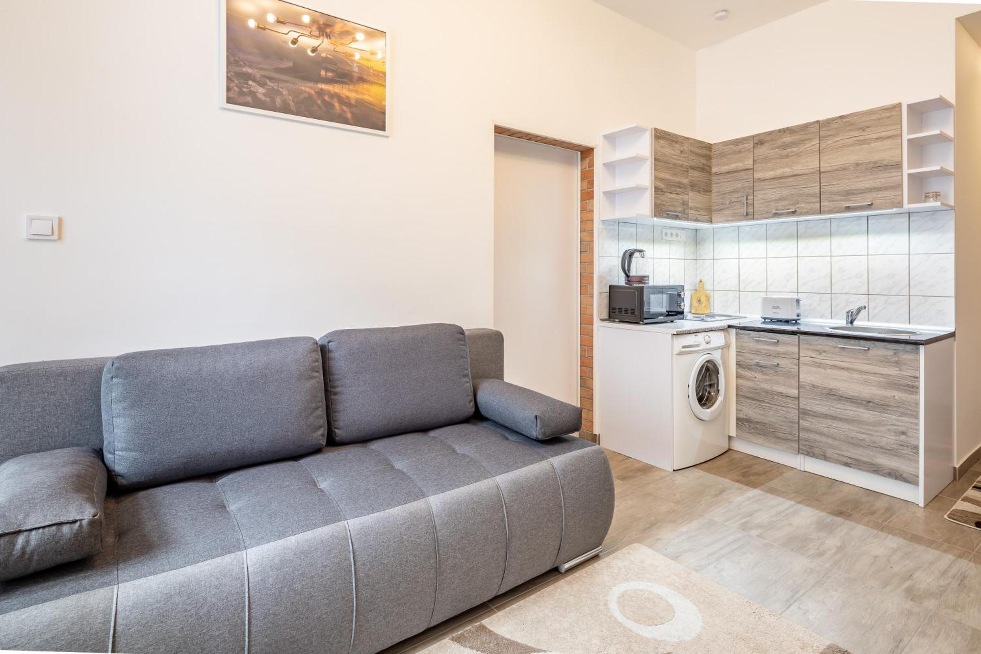 Apartman And Homey With Good Transport Link *