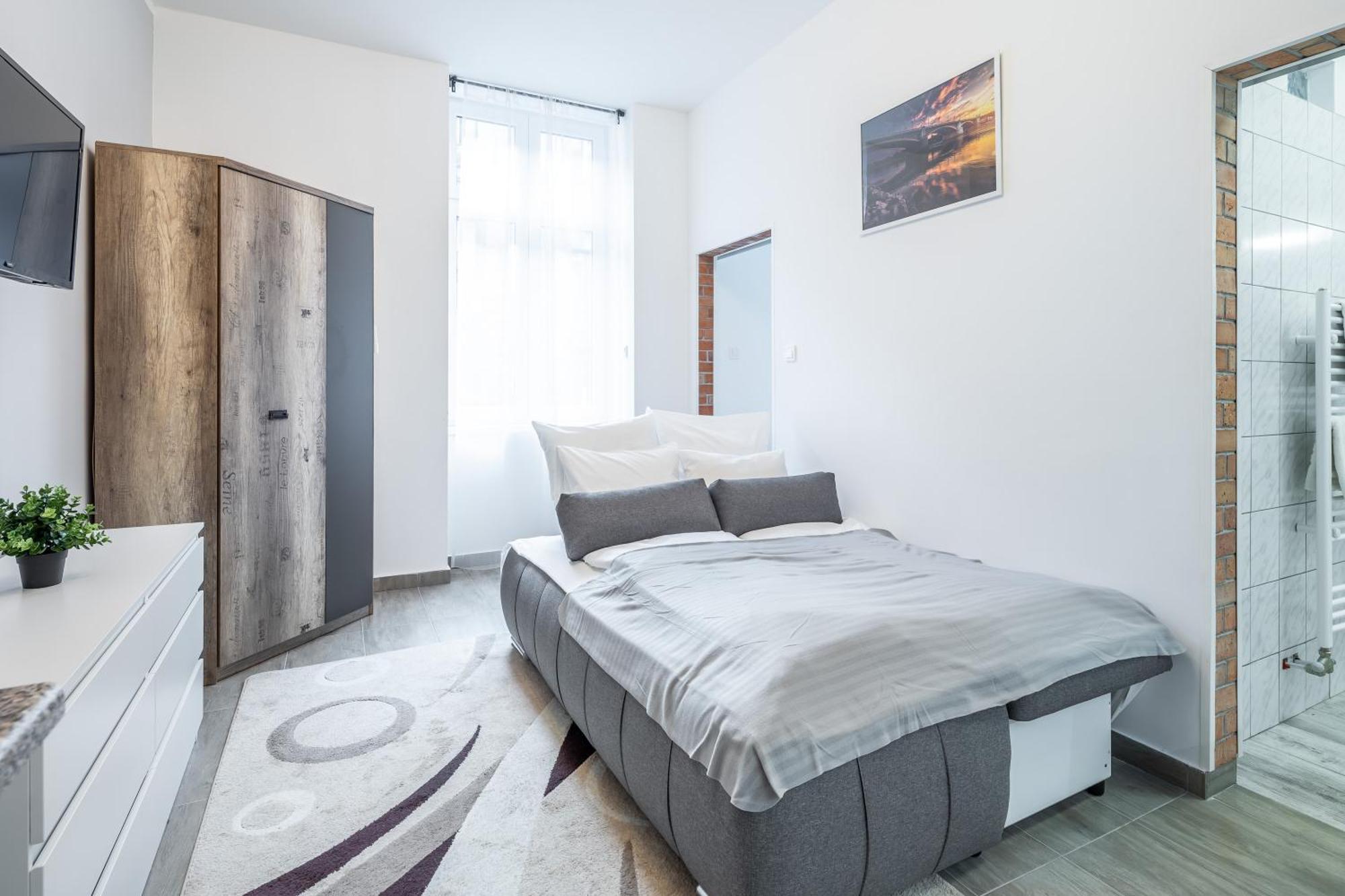 And Homey With Good Transport Link Apartman *